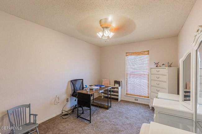 Building Photo - 2425 Anise Dr
