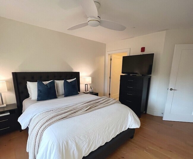 Building Photo - 250 Meridian St