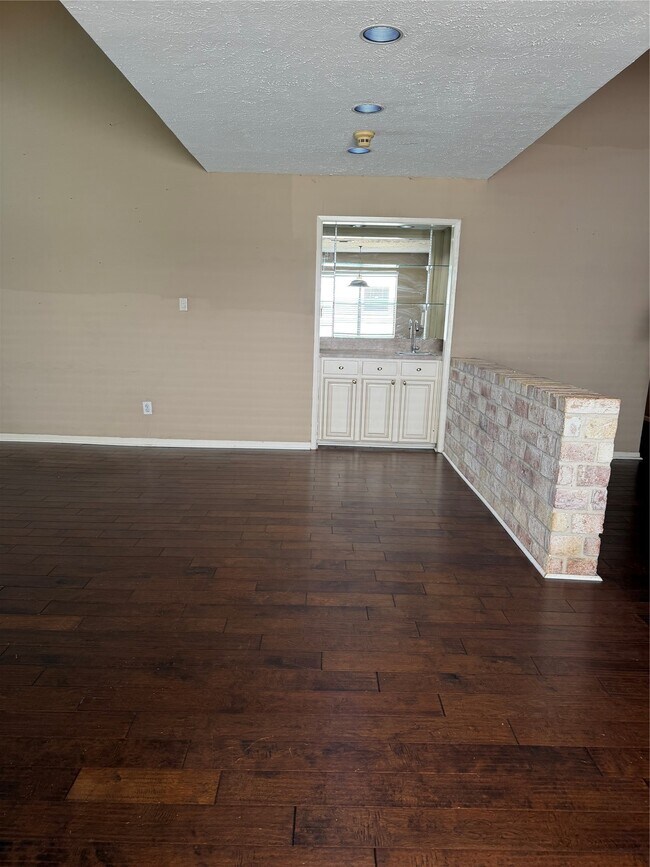 Building Photo - 10102 Sagecourt Dr