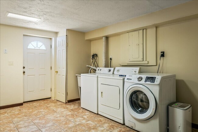 Building Photo - 157 Seminole Trail