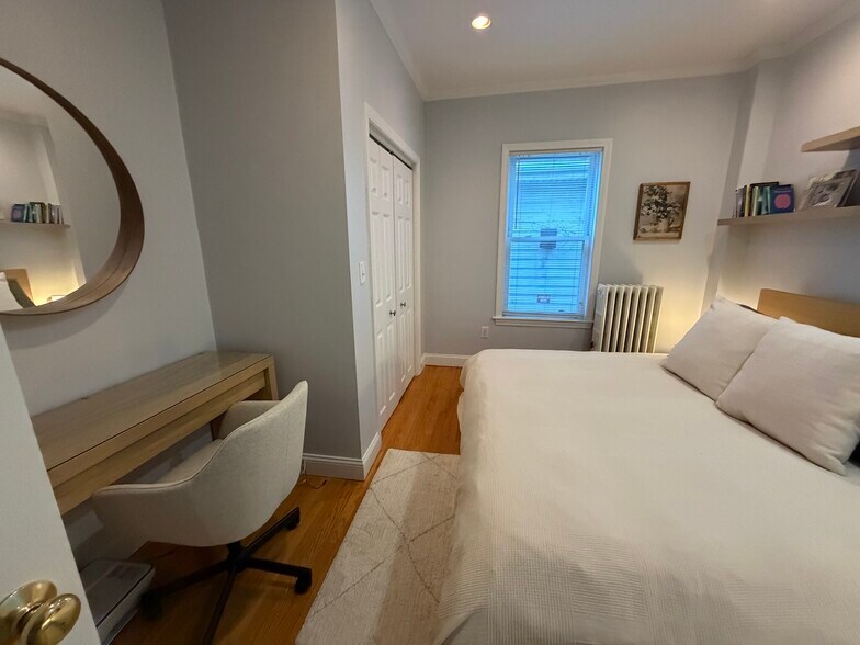 Building Photo - 1576 Cambridge St