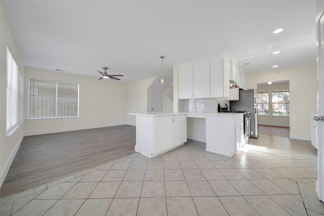 Building Photo - 5303 Bay Pines Dr