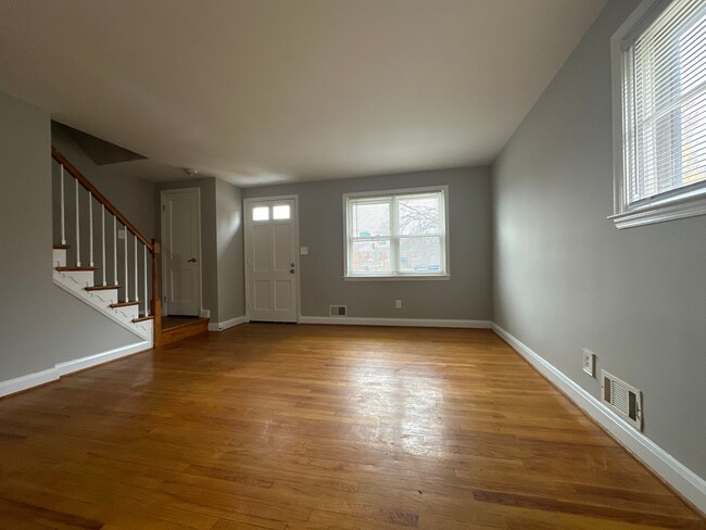 Building Photo - Three-Bedroom House In Parkville