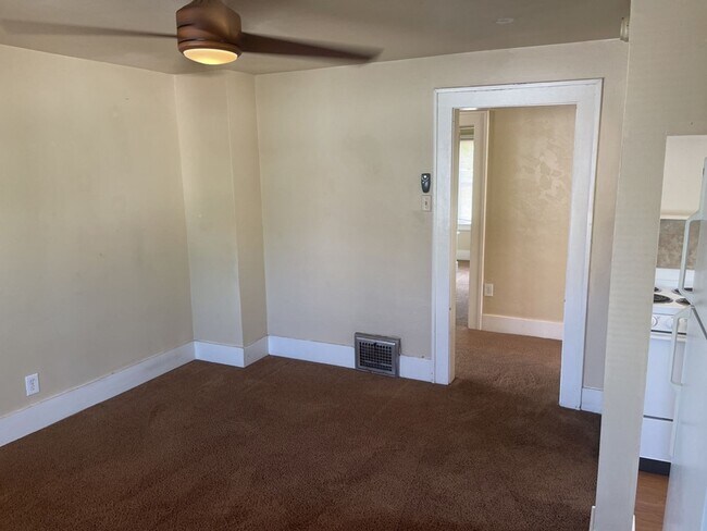 Building Photo - 1831 12th Ave