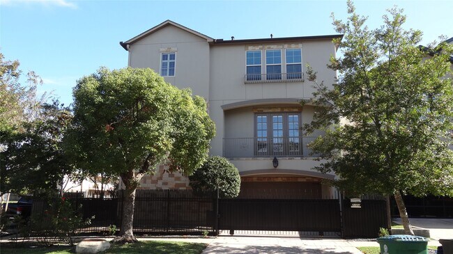 Primary Photo - 2101 Elmen St