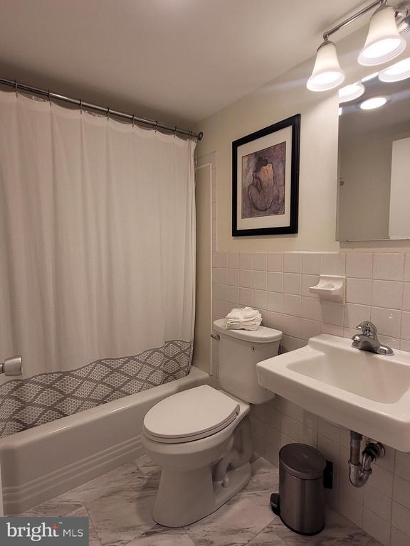 Building Photo - 224 W Rittenhouse Square