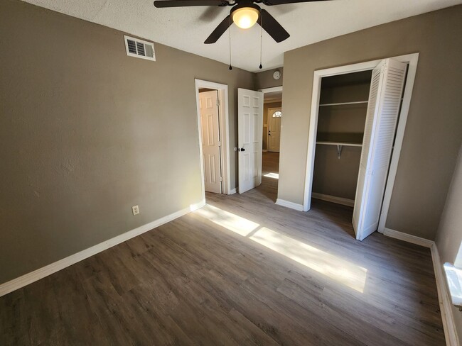 Building Photo - 8206 Dogwood Trail