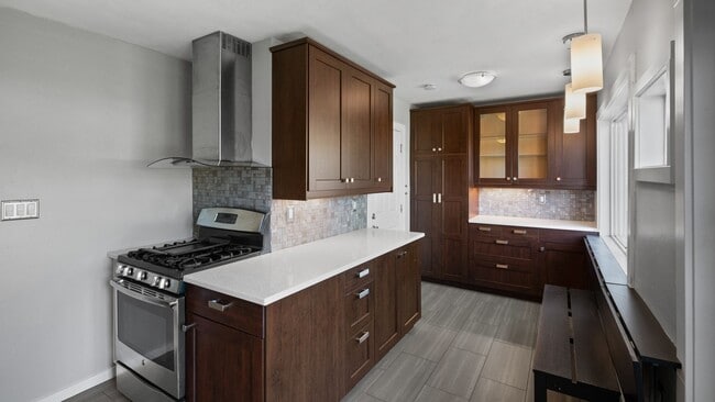 Building Photo - Centrally Located Sacramento Home