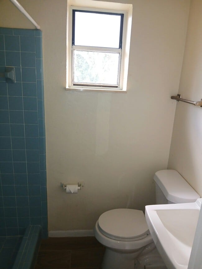 Building Photo - 7401 Paso Robles Blvd