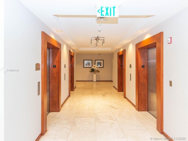 Building Photo - 2475 Brickell Ave