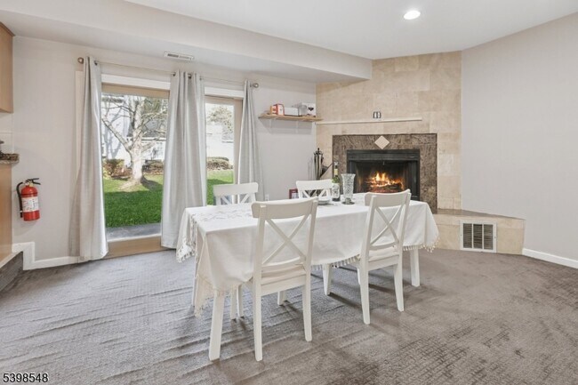 Building Photo - 360 Cotswold Pl