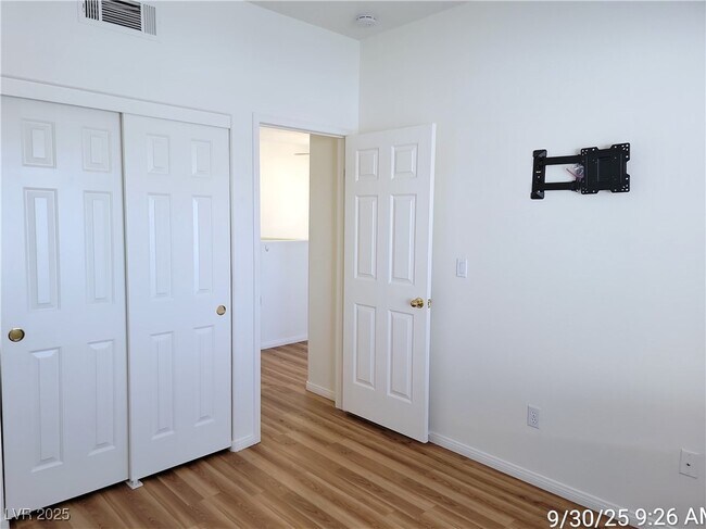 Building Photo - 6014 Vegas Dr