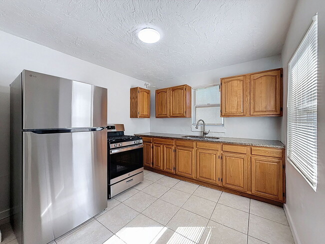 Building Photo - 1844 27th St S