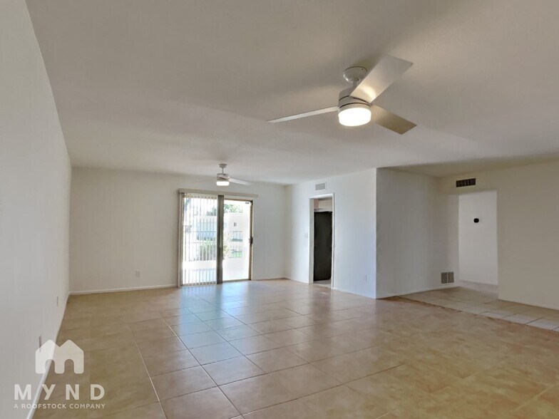 Building Photo - 8176 E Del Cuarzo Dr