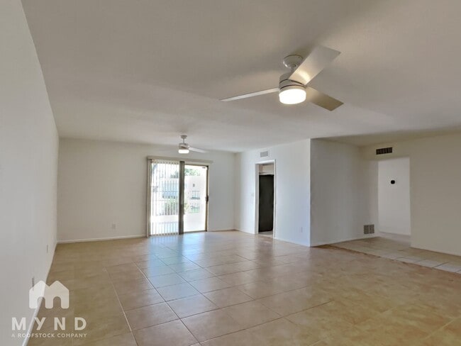 Building Photo - 8176 E Del Cuarzo Dr