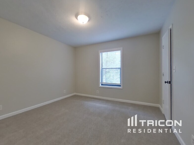 Building Photo - 3720 Pine Brook Dr