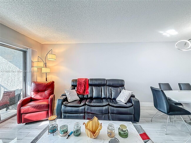 Building Photo - 2228 N Cypress Bend Dr