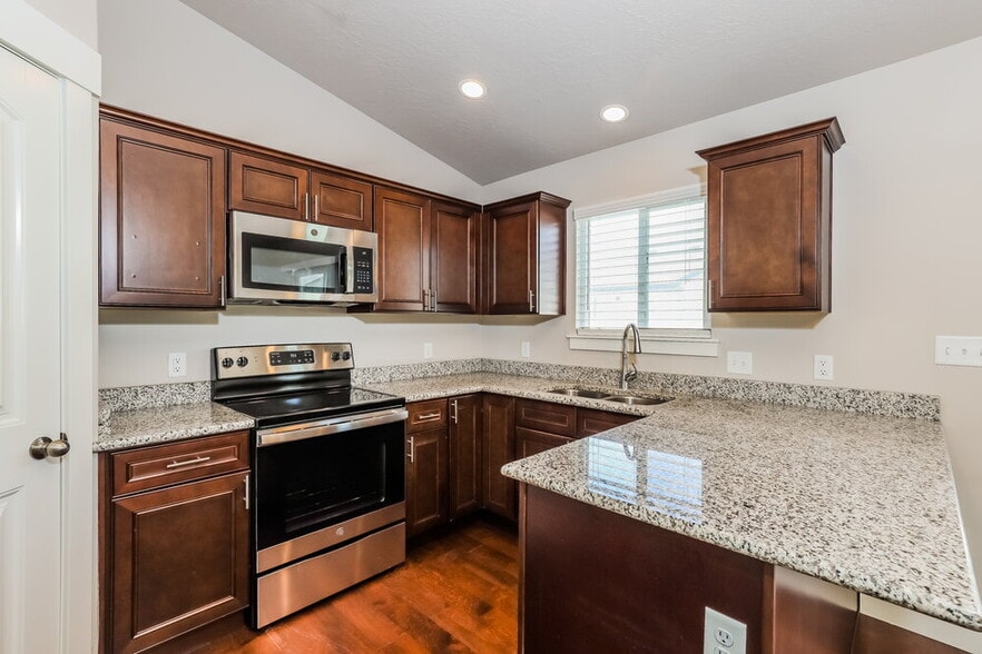 Building Photo - 2419 Prairie Ln