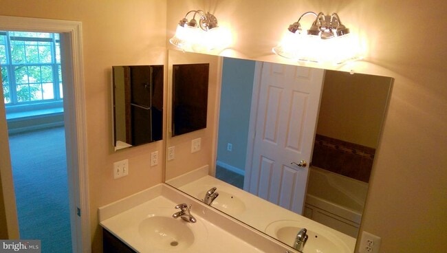 Building Photo - 19263 Winmeade Dr