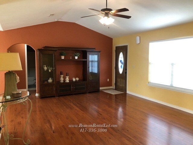 Building Photo - Super cute property - Virtual Showings Com...