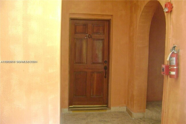 Building Photo - 4812 Pine Tree Dr