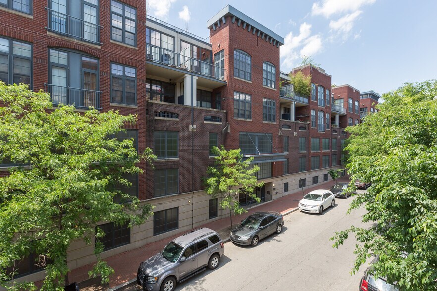 Building Photo - 2328 Champlain St NW