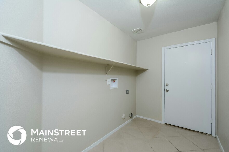 Building Photo - 1919 W Calle Guadalajara