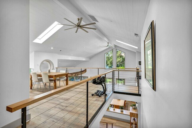 Building Photo - LAKEFRONT LUXURY ON LAKE STANLEY | FULLY FURNISHED + UTILITIES INCLUDED IN GUARDED LAKERIDGE SHORES