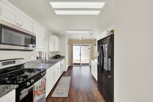 Building Photo - Two Story Home