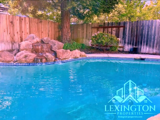 Building Photo - Stunning, 5BD/3BA Home, in West Sacramento with a Pool and BBQ!