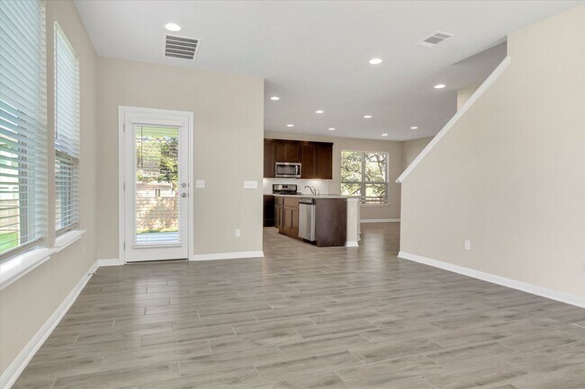 Building Photo - 704 Olive Creek Dr