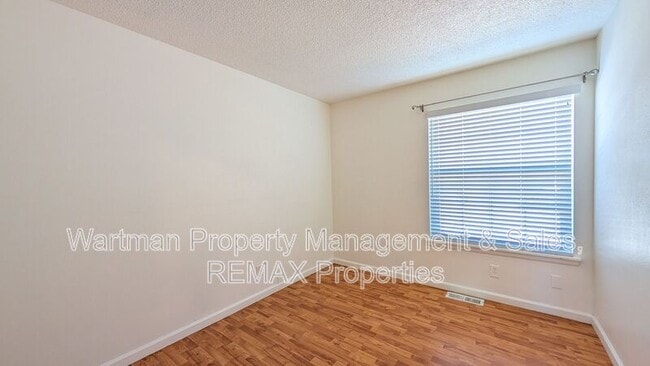 Building Photo - 3003 Gomer Ave