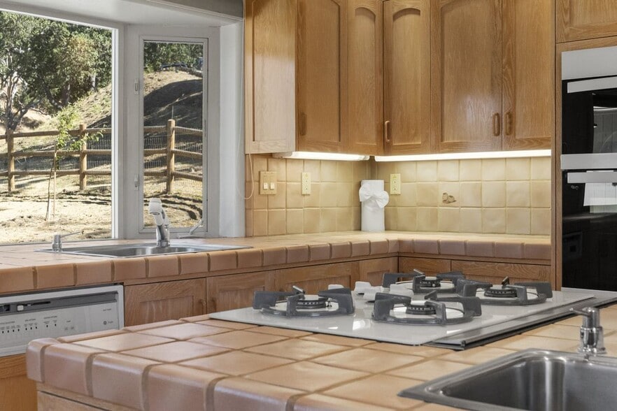 Building Photo - 29861 Greenwater Dr