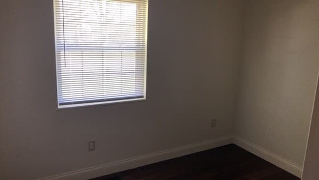 Building Photo - 401 Lufkin Dr