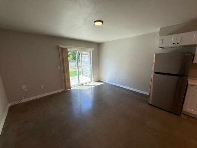Building Photo - 2901 Waverly Dr SE