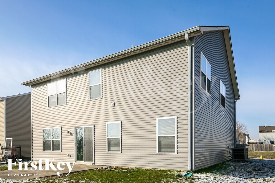 Building Photo - 1451 Round Lake Rd