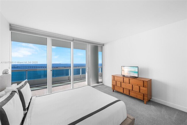 Building Photo - 1643 Brickell Ave