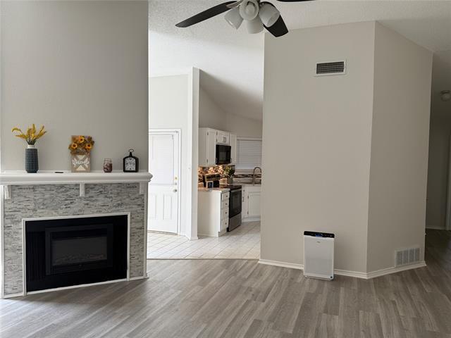 Building Photo - 1088 W Hills Terrace