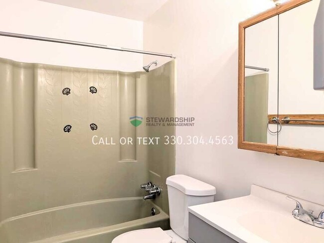 Building Photo - 285 Villa St