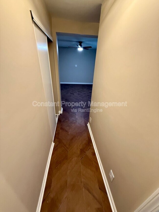 Building Photo - 2516 Medford Pl