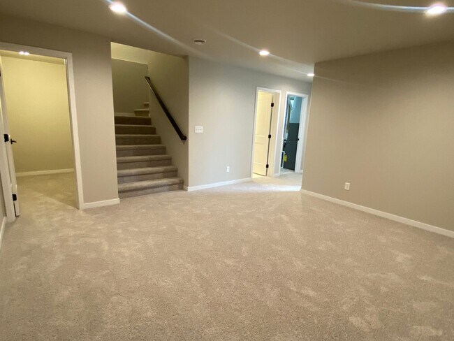 Building Photo - 2232 Griffin Dr S
