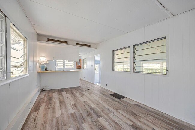 Building Photo - 14556 Glenview Dr