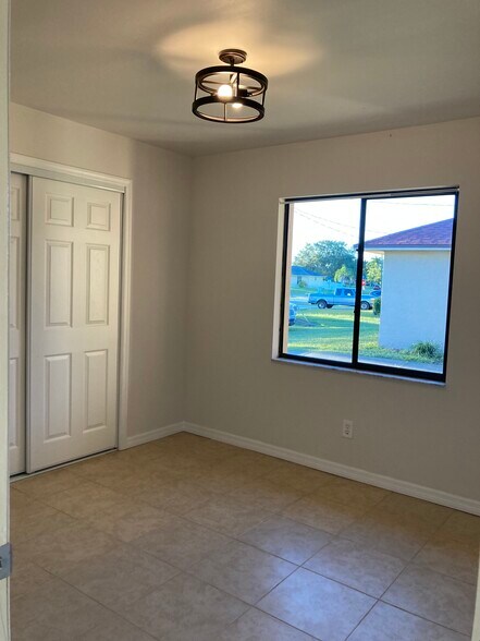 Building Photo - 18633 Holly Rd