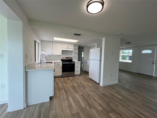 Building Photo - 7315 Brentwood Dr