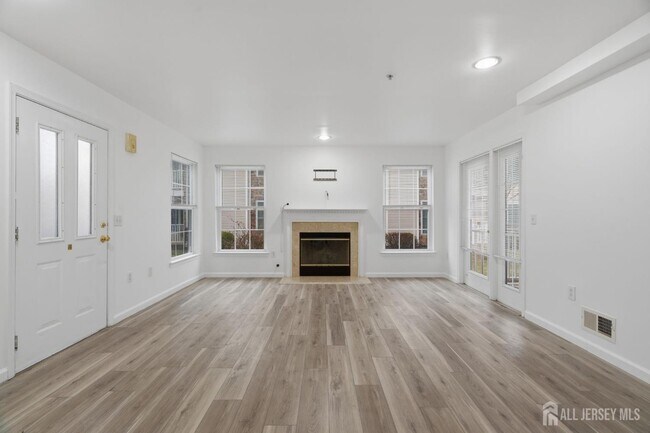 Building Photo - 116 Chariot Ct