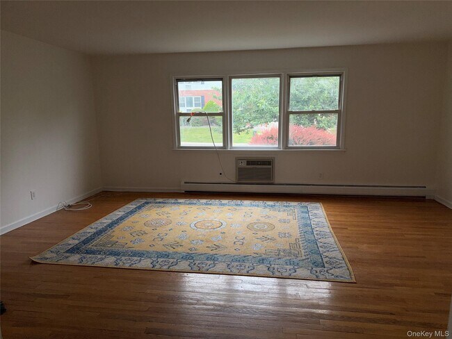 Building Photo - 27 Bon Aire Cir