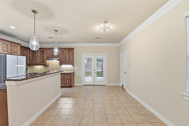 Building Photo - 415 San Julio St