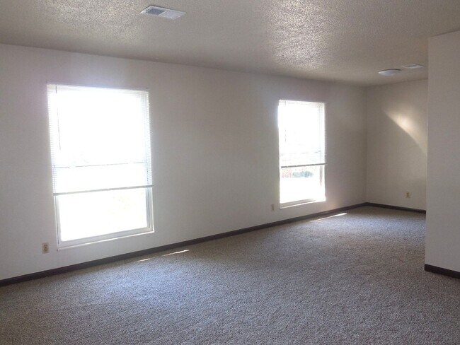 Building Photo - 46 Bellevue Dr