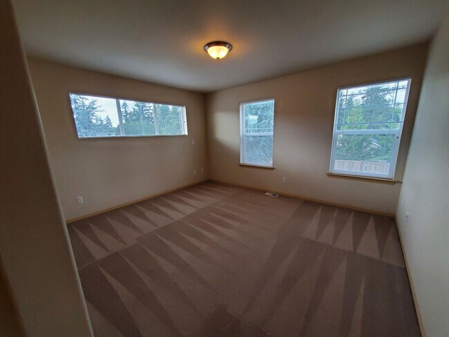 Building Photo - Left Side Duplex Available