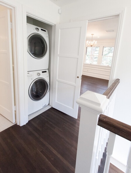 Building Photo - 3915 Benedict Canyon Dr